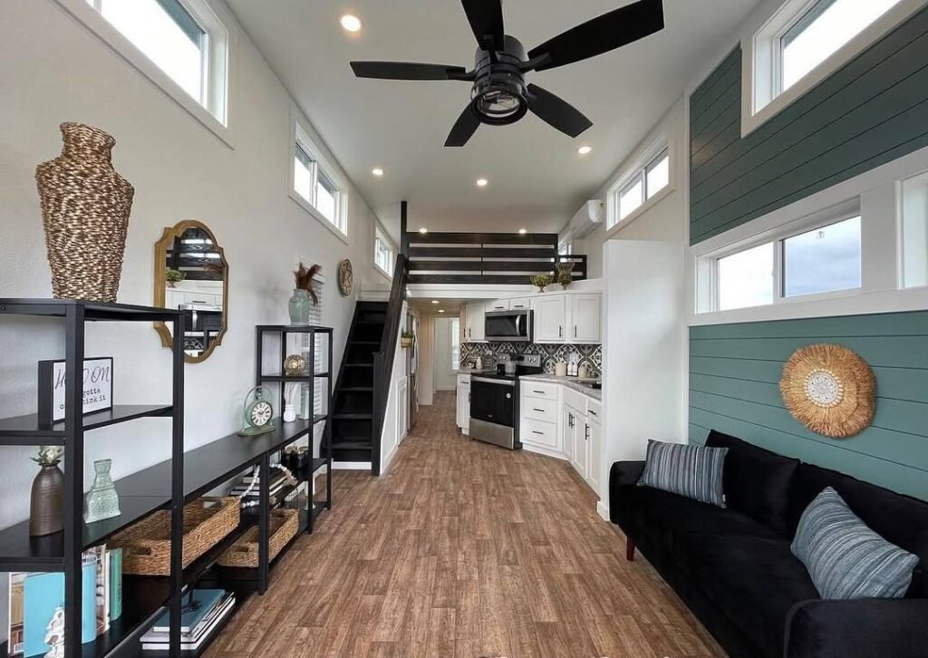 The Raven tiny home, photo 5