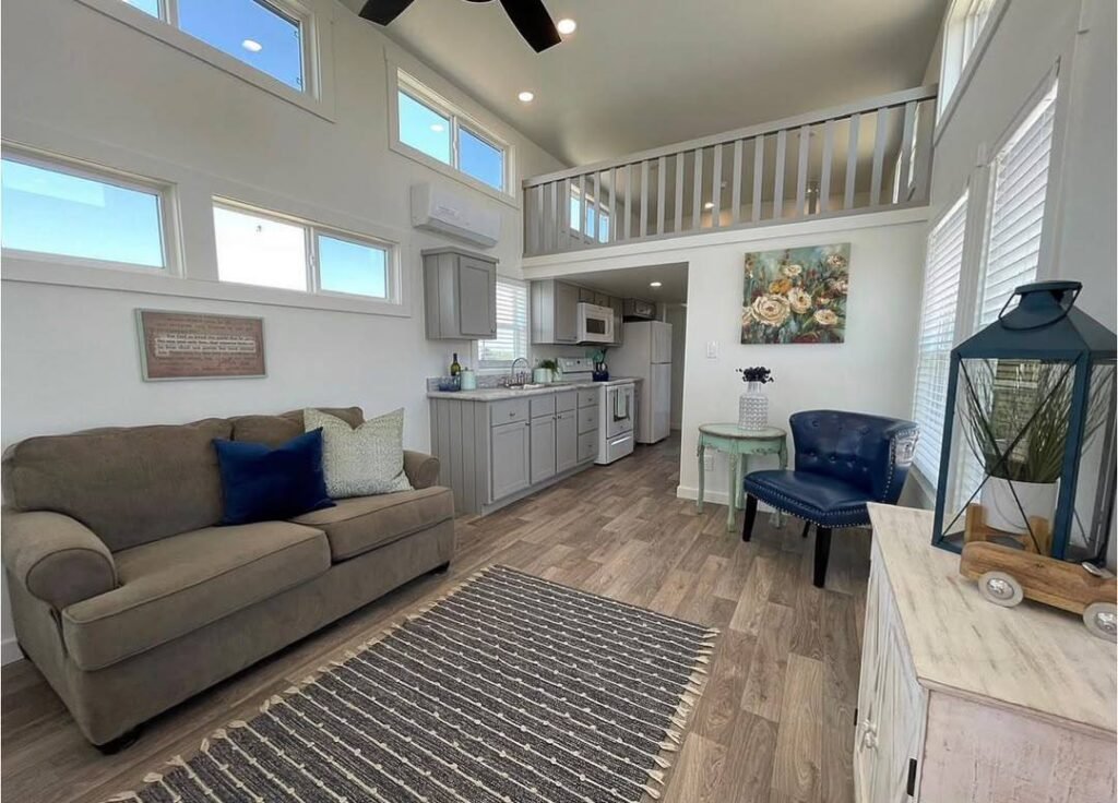 The Lark tiny home, photo 2